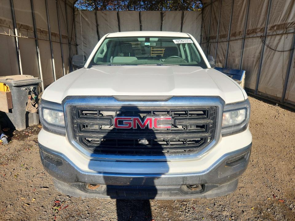 70476656 :رقم المزاد ، 1GTV2LEC9HZ180171 vin ، 2017 Gmc Sierra مزاد بيع