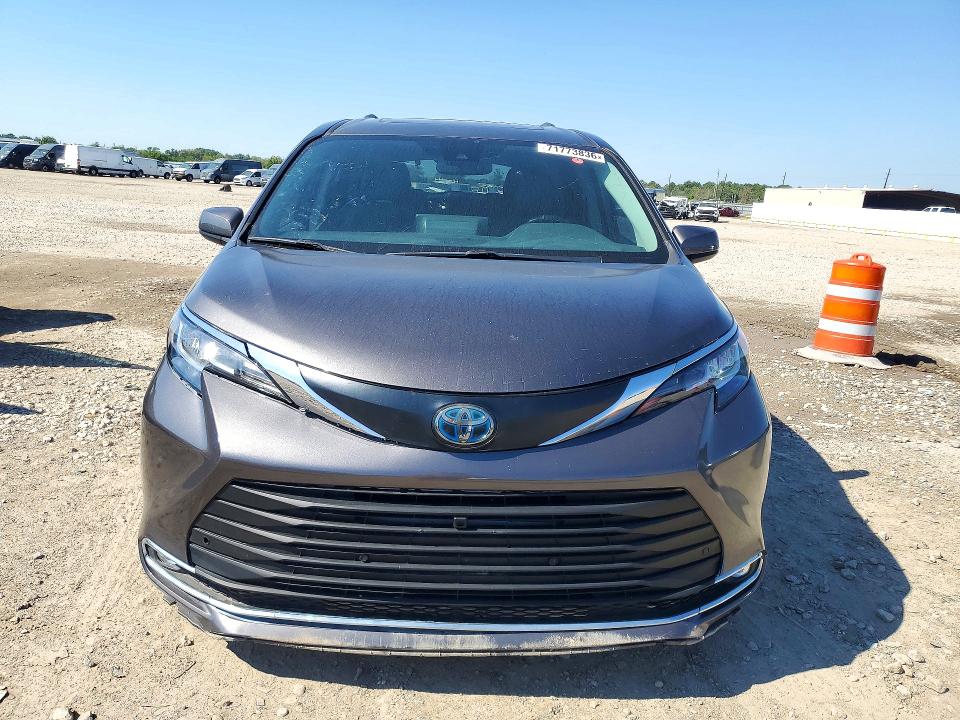 71773836 :رقم المزاد ، 5TDYRKEC8MS013850 vin ، 2021 Toyota Sienna مزاد بيع