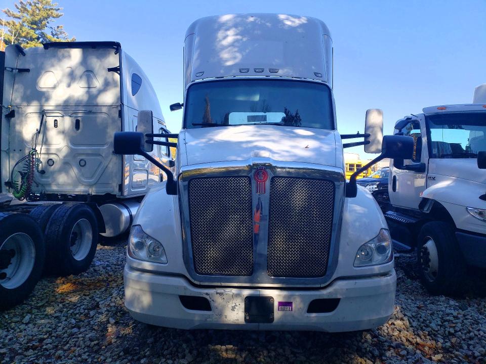 Продажа на аукционе авто 2017 Kenworth Construction, vin: 1XKYDP9X8HJ165546, номер лота: 69537856