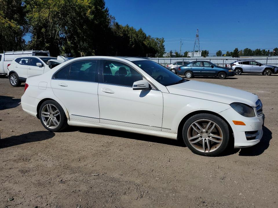 Продажа на аукционе авто 2013 Mercedes-benz C, vin: WDDGF8AB1DA826812, номер лота: 72107246