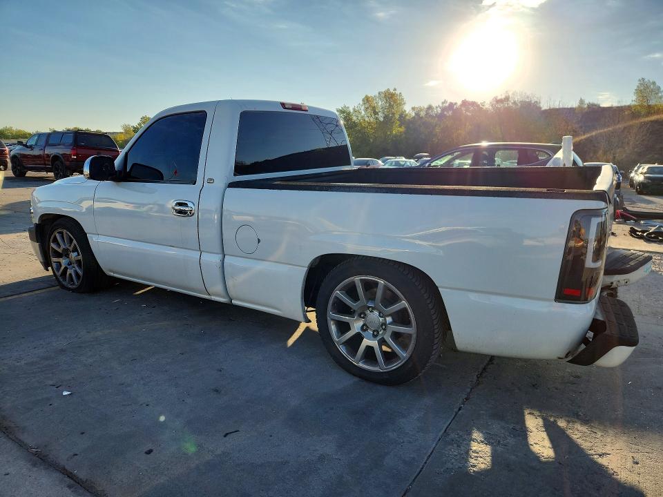 2000 Chevrolet Silverado მანქანა იყიდება აუქციონზე, vin: 1GCEC14V5YE422885, აუქციონის ნომერი: 72059636