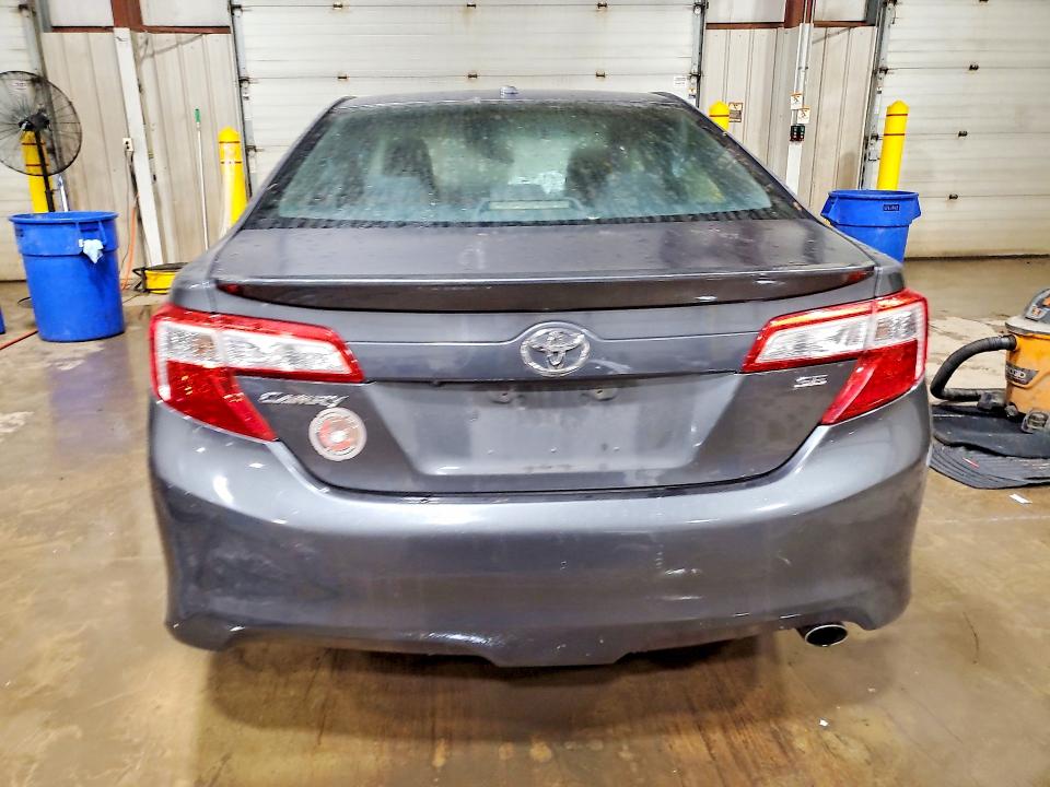 71153426 :رقم المزاد ، 4T1BF1FK3CU062622 vin ، 2012 Toyota Camry مزاد بيع
