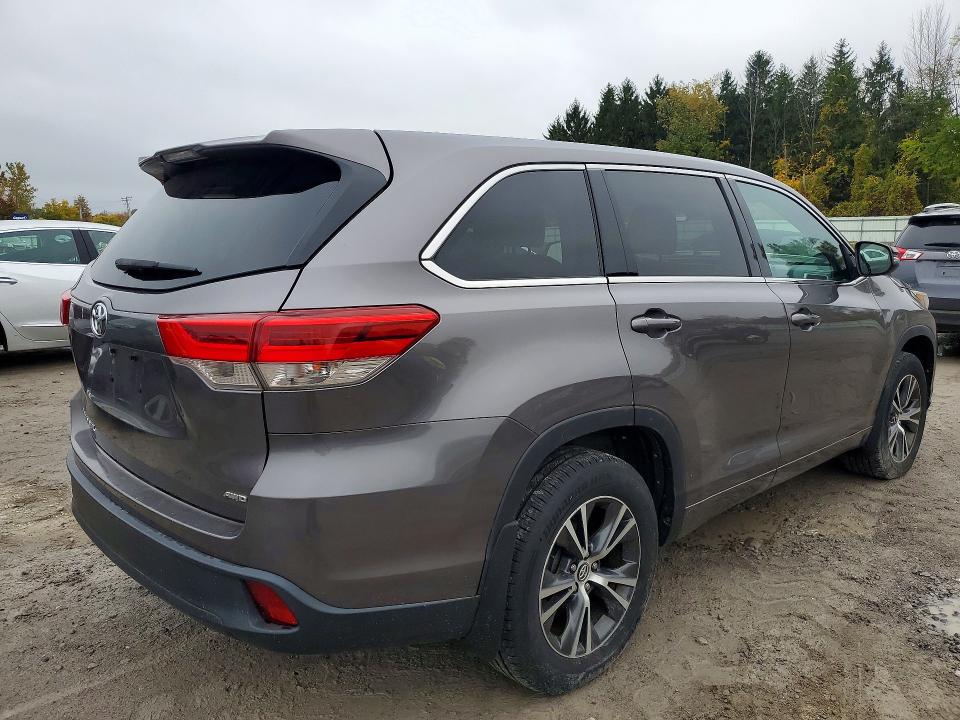 2017 Toyota Highlander მანქანა იყიდება აუქციონზე, vin: 5TDBZRFH0HS439921, აუქციონის ნომერი: 72922896