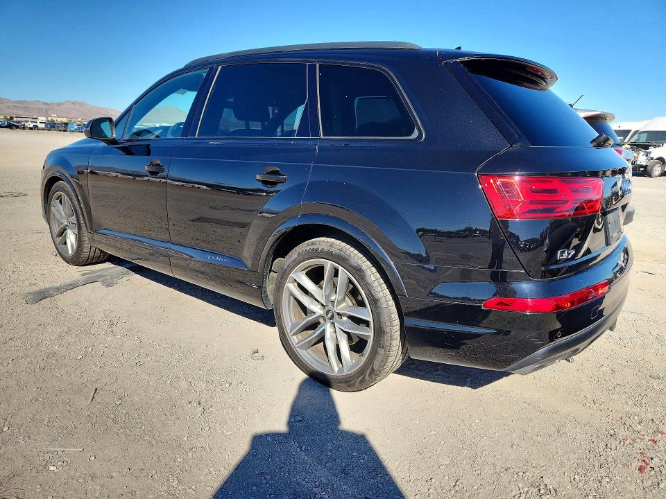 Продажа на аукционе авто 2017 Audi Q7, vin: WA1VAAF78HD057008, номер лота: 71493456