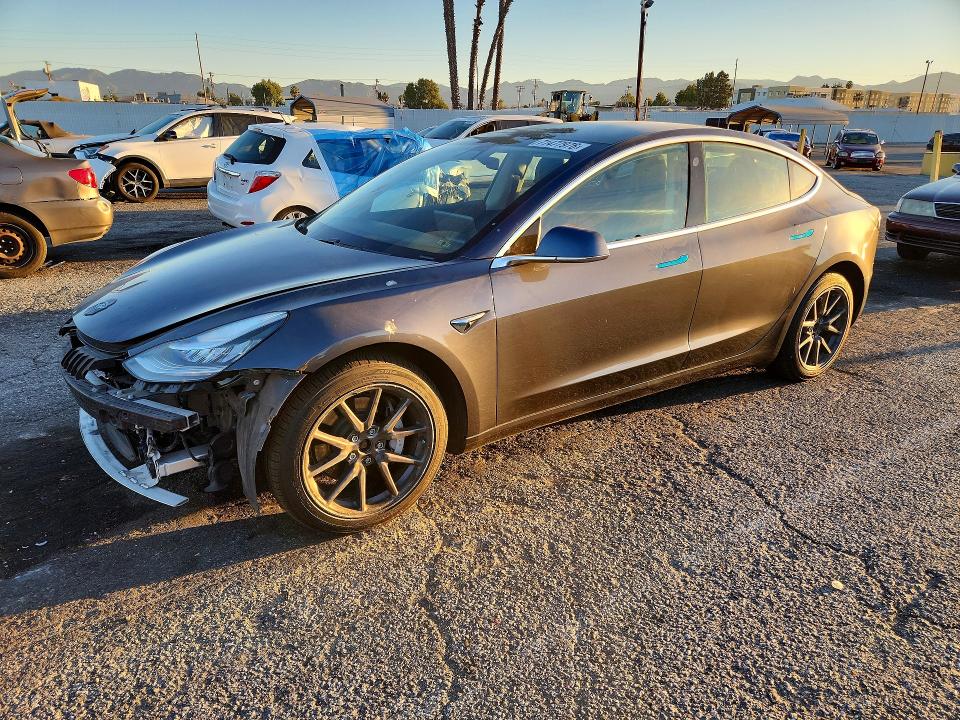 2020 Tesla Model 3 მანქანა იყიდება აუქციონზე, vin: 5YJ3E1EBXLF649583, აუქციონის ნომერი: 71477976