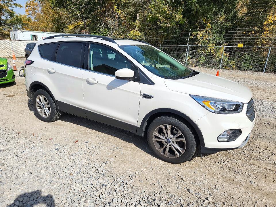 Продажа на аукционе авто 2017 Ford Escape, vin: 1FMCU9G99HUD17172, номер лота: 72997326