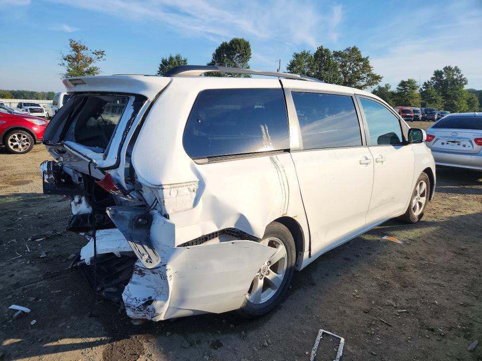 Aukcja sprzedaży 2011 Toyota Sienna, vin: 5TDKK3DC0BS122995, numer aukcji: 69945006