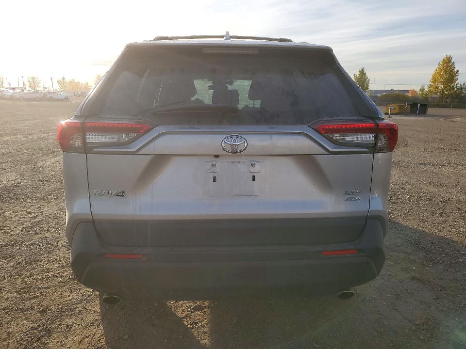 Продажа на аукционе авто 2021 Toyota Rav4, vin: 2T3R1RFV5MC200290, номер лота: 71663286
