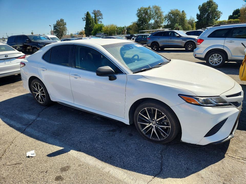 2018 Toyota Camry მანქანა იყიდება აუქციონზე, vin: JTNB11HK5J3073586, აუქციონის ნომერი: 72184136