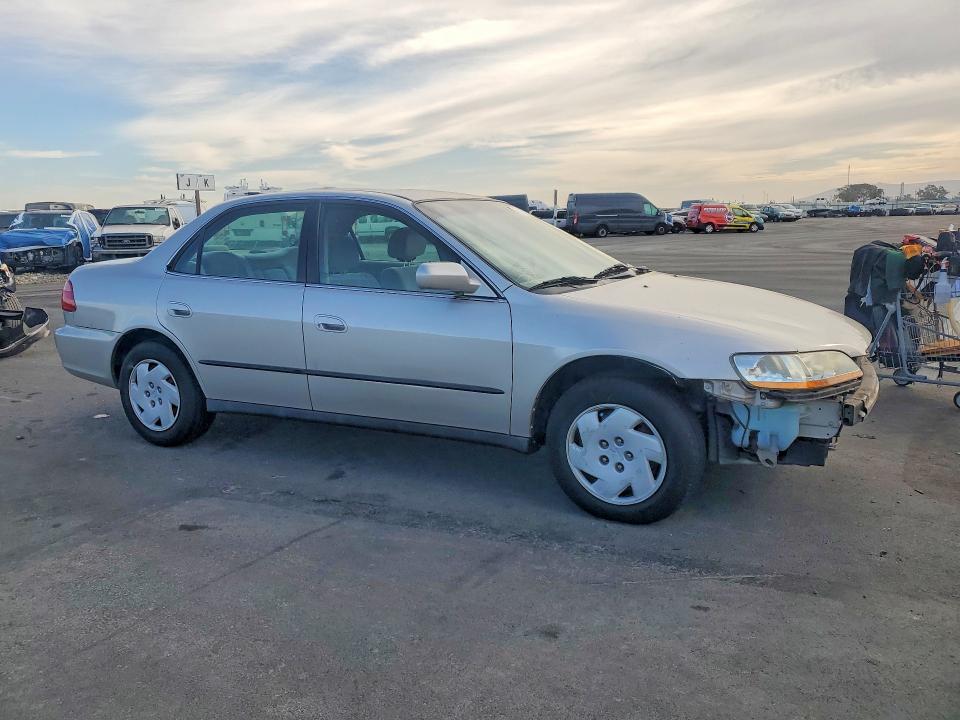1998 Honda Accord მანქანა იყიდება აუქციონზე, vin: 1HGCG1645WA074849, აუქციონის ნომერი: 71281826
