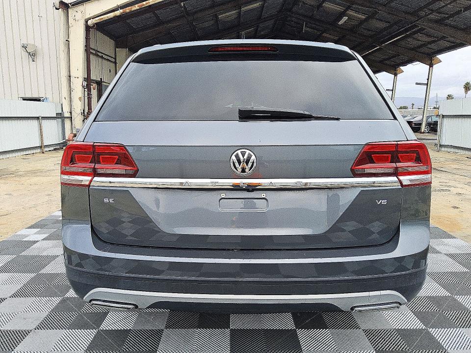 72402106 :رقم المزاد ، 1V2CR2CA8JC529729 vin ، 2018 Volkswagen Atlas مزاد بيع