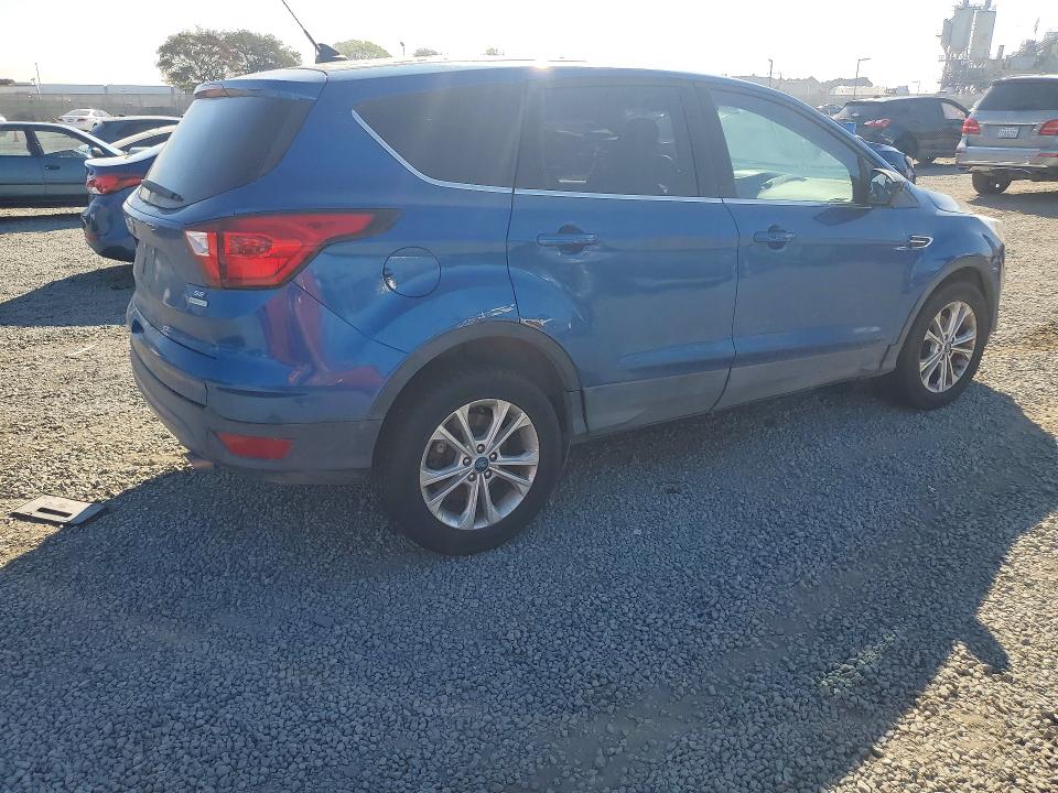 72402826 :رقم المزاد ، 1FMCU0GD7KUA06217 vin ، 2019 Ford Escape مزاد بيع