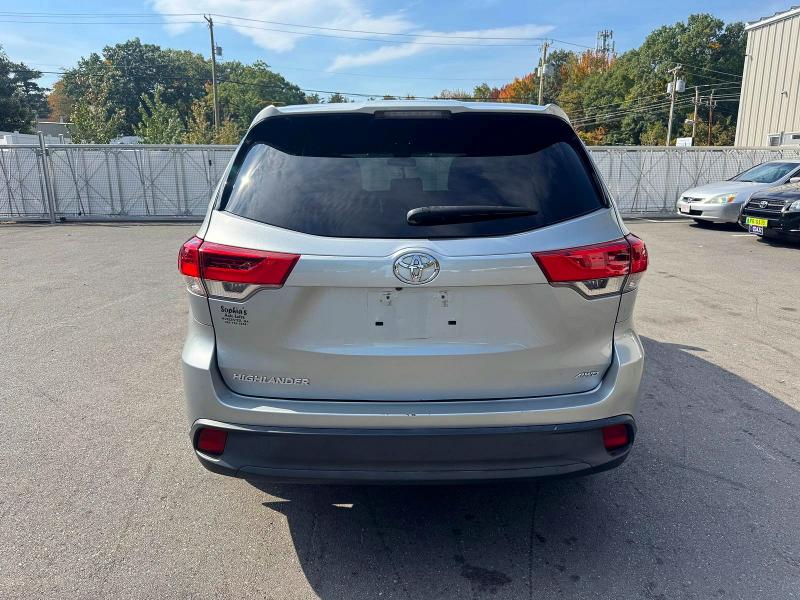 71778236 :رقم المزاد ، 5TDBZRFH9KS743949 vin ، 2019 Toyota Highlander مزاد بيع