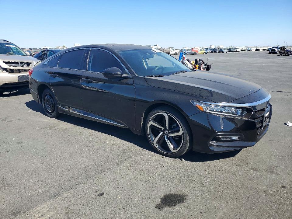 Продаж на аукціоні авто 2018 Honda Accord, vin: 1HGCV1F4XJA013575, номер лоту: 72526206