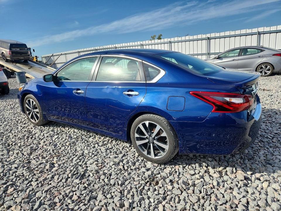 2017 Nissan Altima მანქანა იყიდება აუქციონზე, vin: 1N4AL3AP1HC122536, აუქციონის ნომერი: 70773456