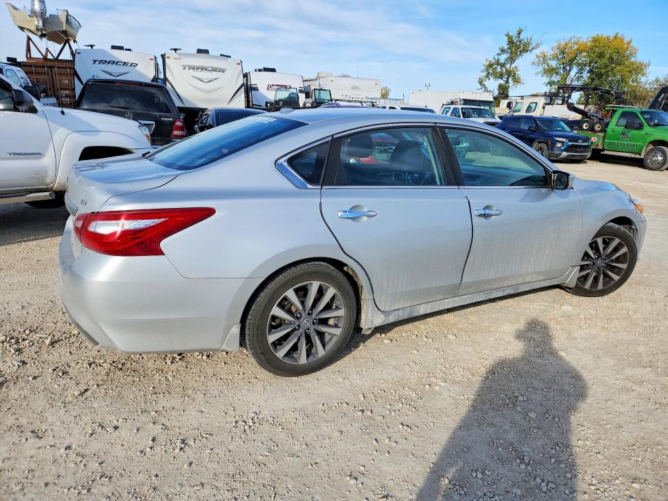 Продаж на аукціоні авто 2017 Nissan Altima, vin: 1N4AL3AP4HN343746, номер лоту: 72005236