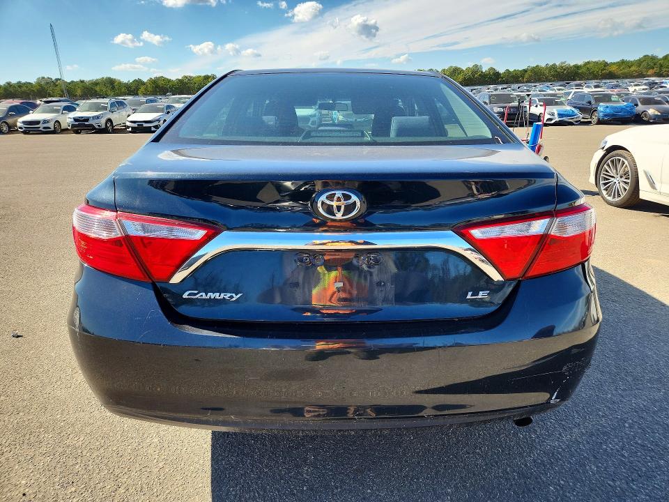 70986806 :رقم المزاد ، 4T1BF1FK8HU271507 vin ، 2017 Toyota Camry مزاد بيع