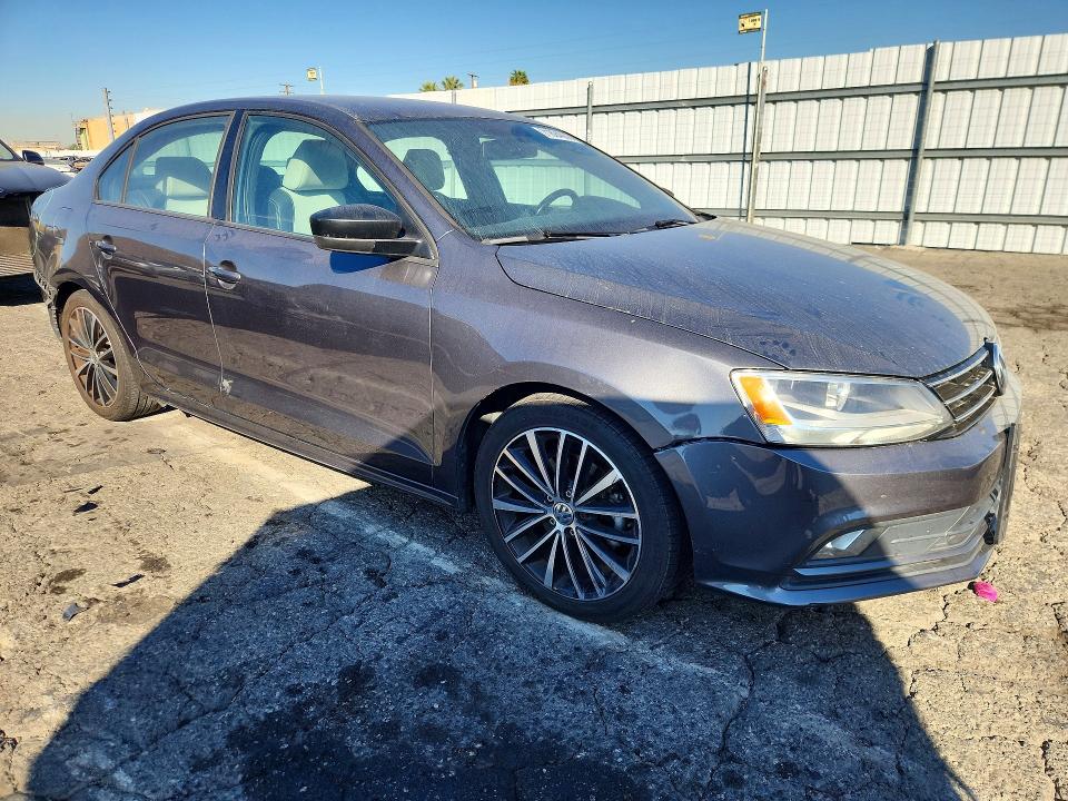 71894056 :رقم المزاد ، 3VWD17AJ2GM400774 vin ، 2016 Volkswagen Jetta مزاد بيع