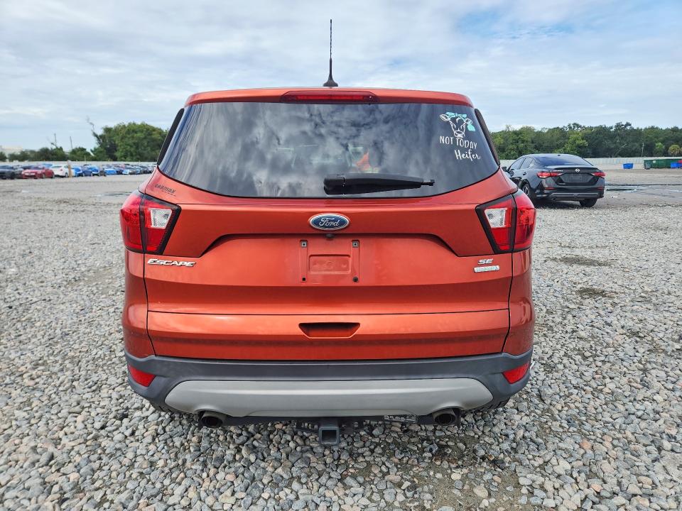 2019 Ford Escape მანქანა იყიდება აუქციონზე, vin: 1FMCU0GD2KUA15990, აუქციონის ნომერი: 72042016