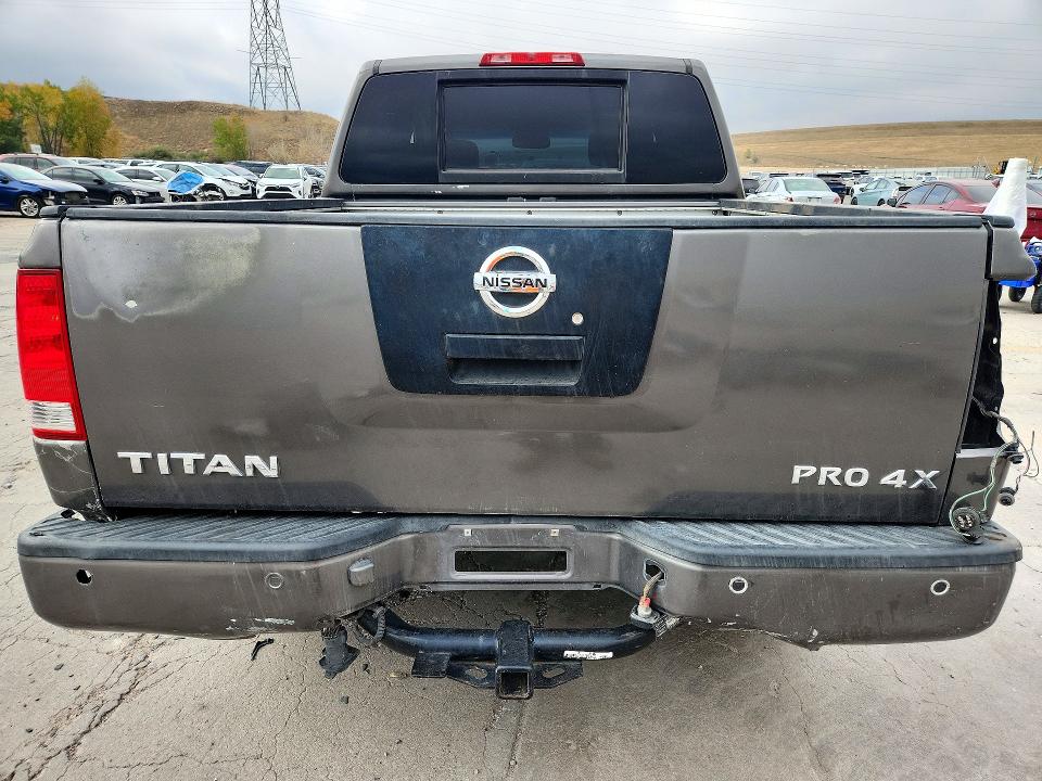 70521716 :رقم المزاد ، 1N6AA0ECXBN317596 vin ، 2011 Nissan Titan مزاد بيع