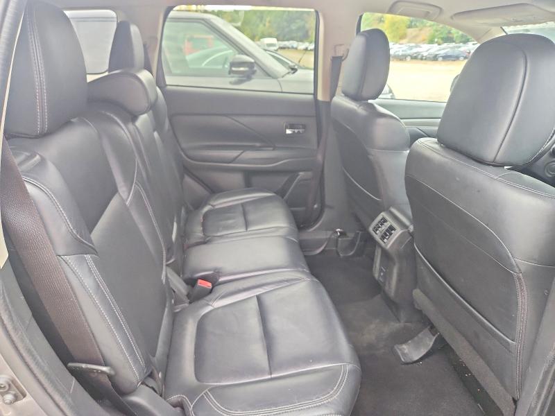 71451686 :رقم المزاد ، JA4AZ3A37LZ025136 vin ، 2020 Mitsubishi Outlander مزاد بيع