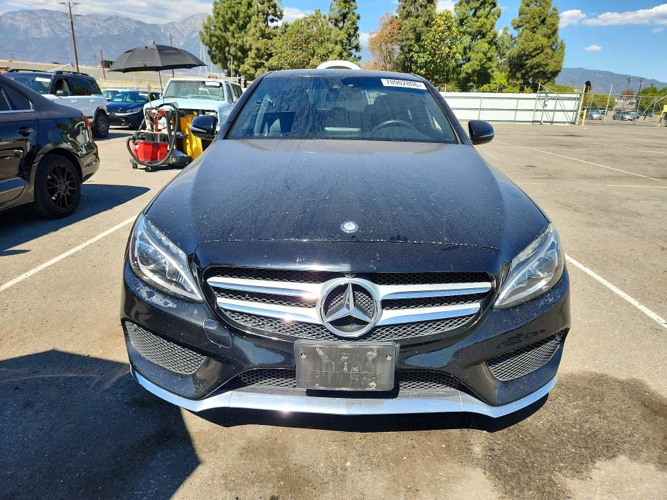 70902806 :رقم المزاد ، 55SWF4KB2GU136929 vin ، 2016 Mercedes-benz C مزاد بيع