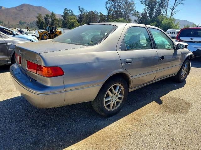 70952326 :رقم المزاد ، 4T1BG22K51U043284 vin ، 2001 Toyota Camry مزاد بيع