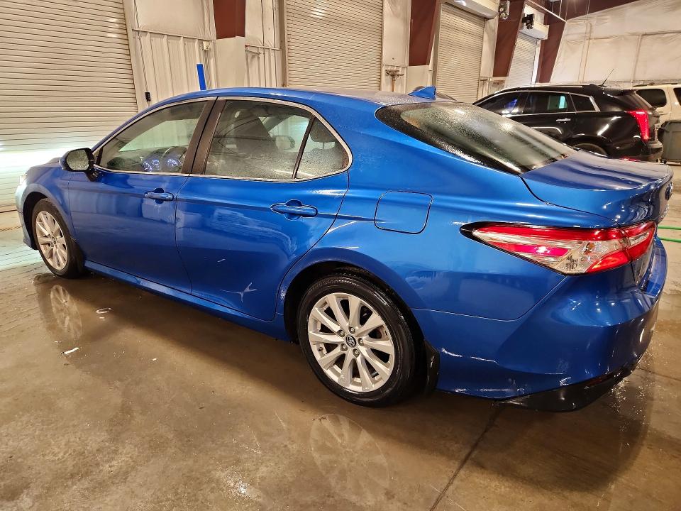 71379836 :رقم المزاد ، 4T1B11HK9KU279537 vin ، 2019 Toyota Camry مزاد بيع