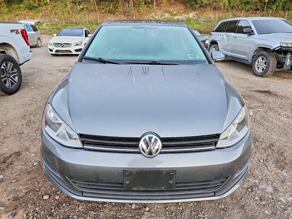 70524426 :رقم المزاد ، 3VW117AUXHM044685 vin ، 2017 Volkswagen Golf مزاد بيع