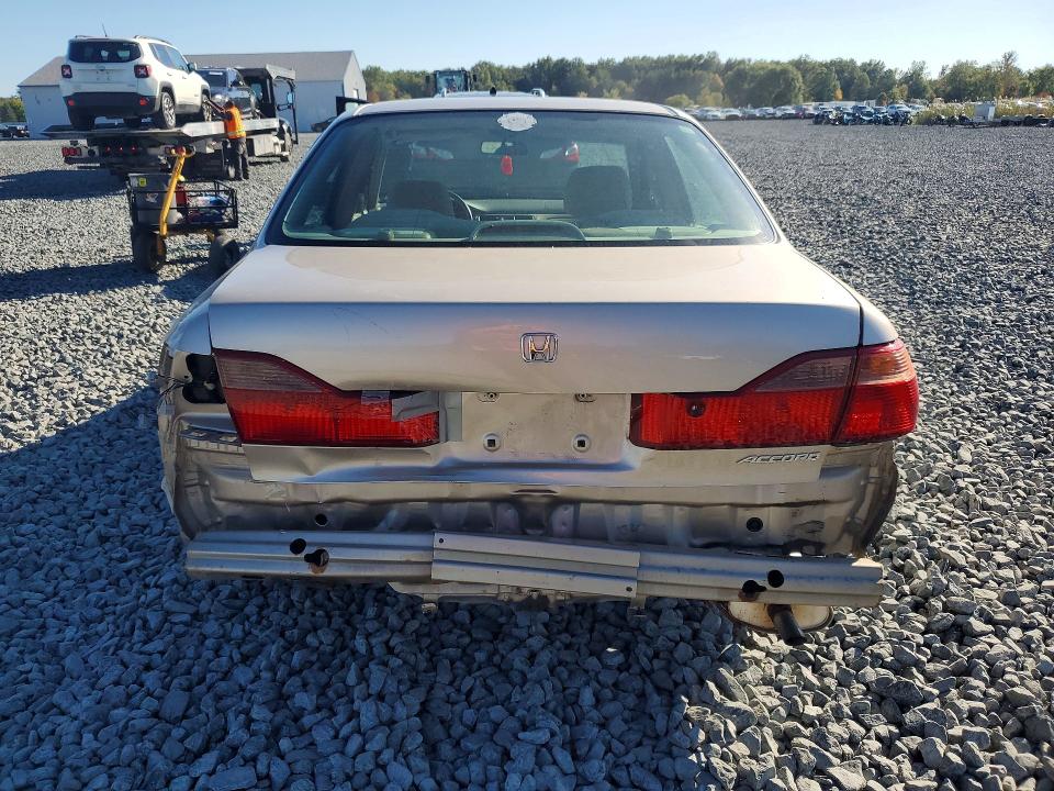 2000 Honda Accord მანქანა იყიდება აუქციონზე, vin: 1HGCG5657YA032444, აუქციონის ნომერი: 71791876