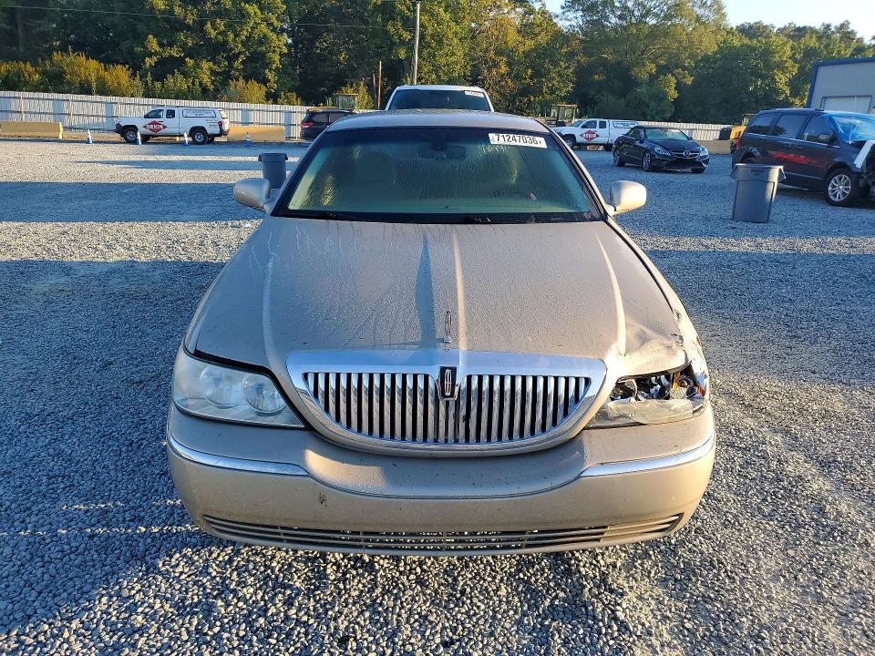 Продажа на аукционе авто 2008 Lincoln Town Car, vin: 2LNHM82W98X658738, номер лота: 71247036