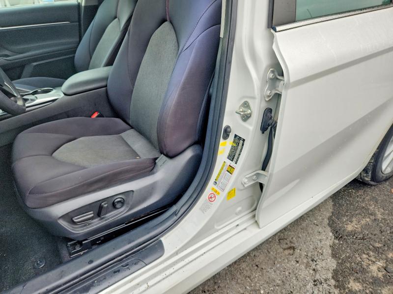 71402166 :رقم المزاد ، 4T1B11HK8JU570870 vin ، 2018 Toyota Camry مزاد بيع