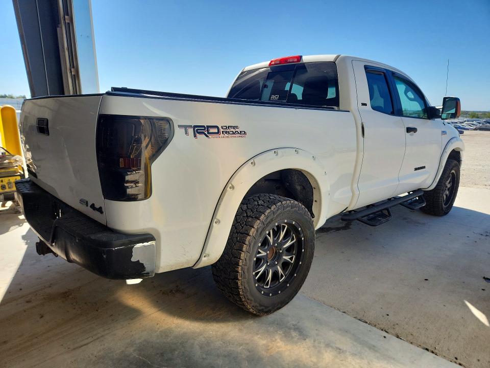 Продажа на аукционе авто 2011 Toyota Tundra, vin: 5TFUW5F12BX180010, номер лота: 71824246
