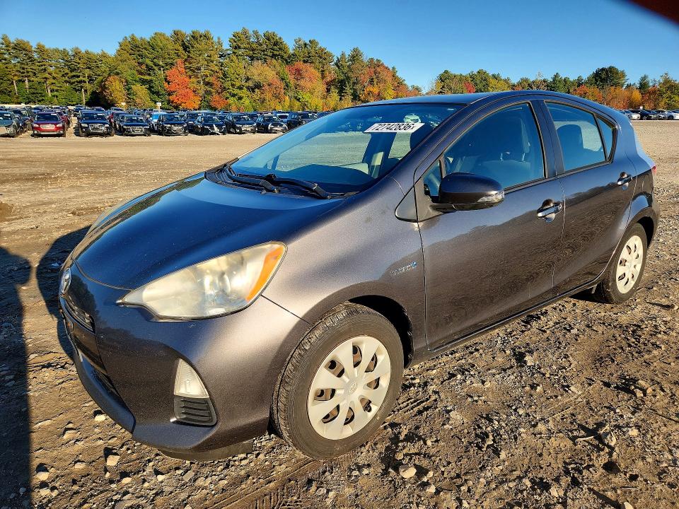 72742836 :رقم المزاد ، JTDKDTB33D1531151 vin ، 2013 Toyota Prius C مزاد بيع