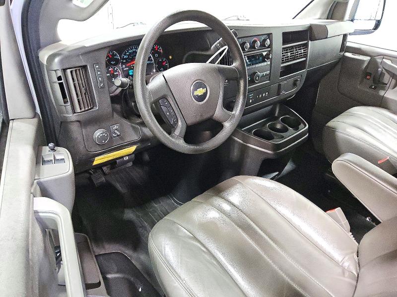 71805056 :رقم المزاد ، 1GCWGAFP8N1217250 vin ، 2022 Chevrolet Express G2500 مزاد بيع