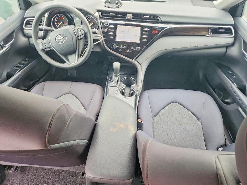 71402166 :رقم المزاد ، 4T1B11HK8JU570870 vin ، 2018 Toyota Camry مزاد بيع