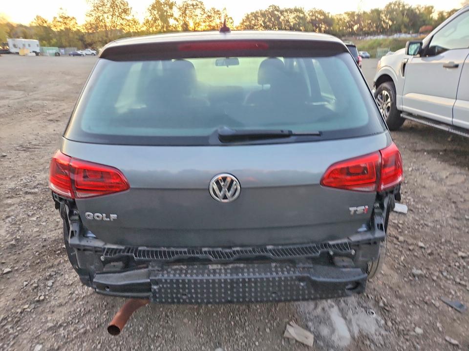 70524426 :رقم المزاد ، 3VW117AUXHM044685 vin ، 2017 Volkswagen Golf مزاد بيع