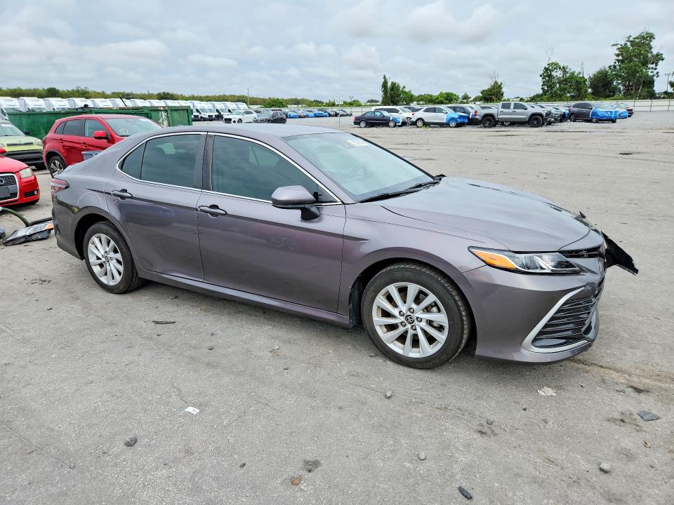 Продажа на аукционе авто 2021 Toyota Camry, vin: 4T1C11AK0MU615948, номер лота: 71031526