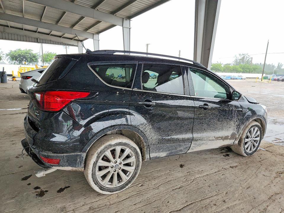 Продаж на аукціоні авто 2019 Ford Escape, vin: 1FMCU9HDXKUB40402, номер лоту: 71040916