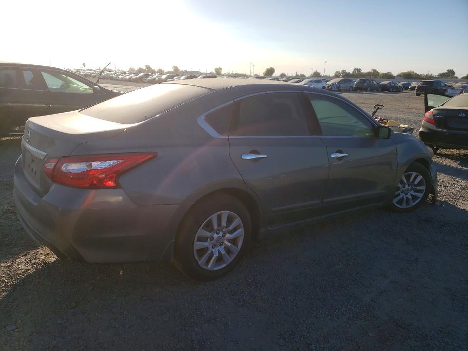 2017 Nissan Altima მანქანა იყიდება აუქციონზე, vin: 1N4AL3AP0HN328581, აუქციონის ნომერი: 70578606