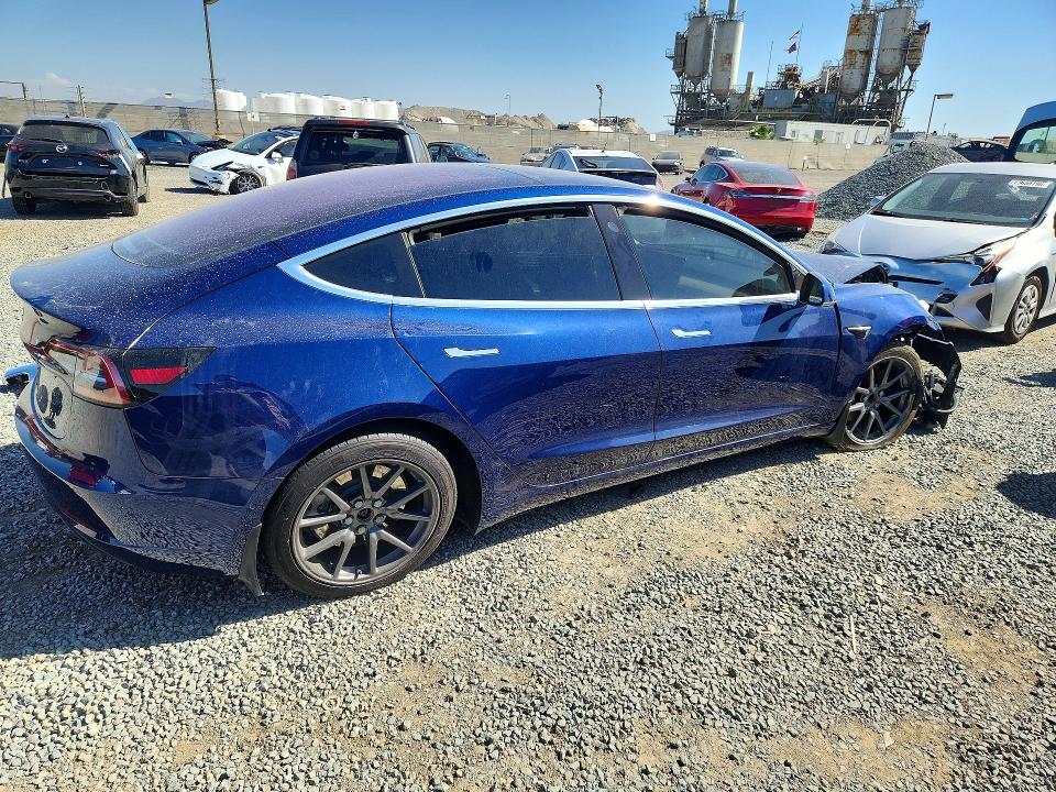 Продажа на аукционе авто 2018 Tesla Model 3, vin: 5YJ3E1EA2JF014569, номер лота: 73092566