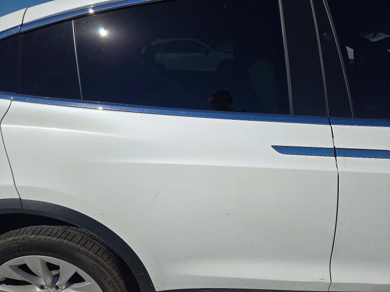 70988666 :رقم المزاد ، 5YJXCDE24LF299425 vin ، 2020 Tesla Model X مزاد بيع