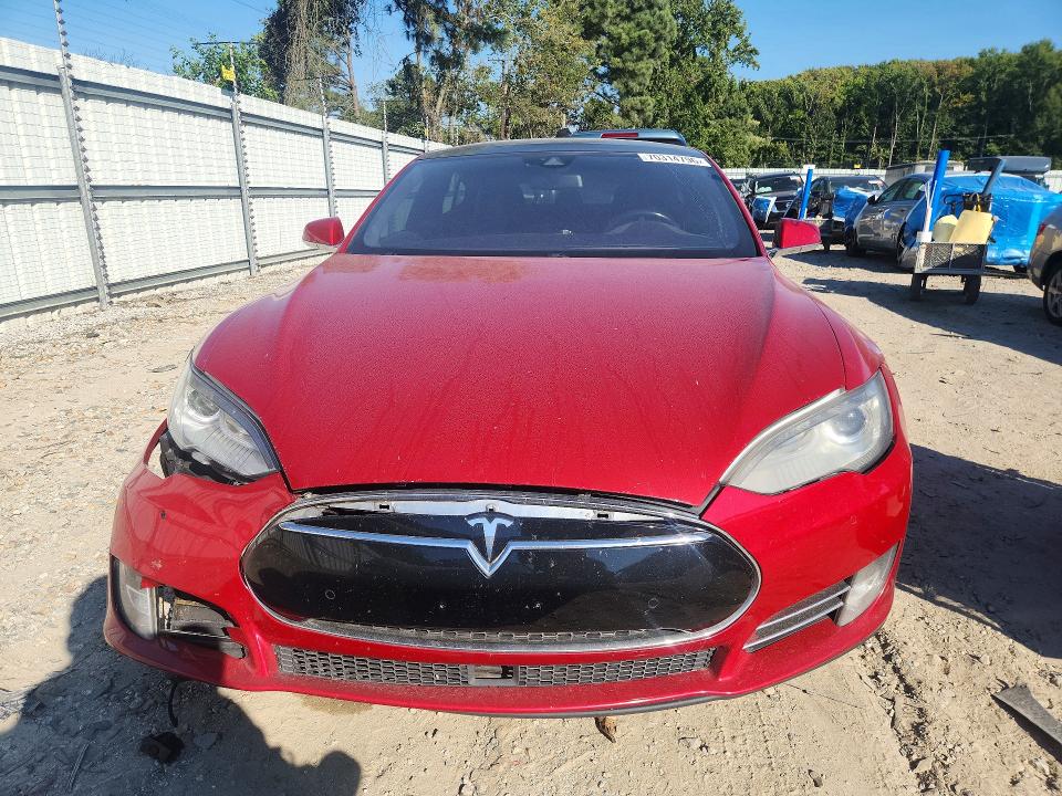70314796 :رقم المزاد ، 5YJSA1E4XFF113987 vin ، 2015 Tesla Model S مزاد بيع