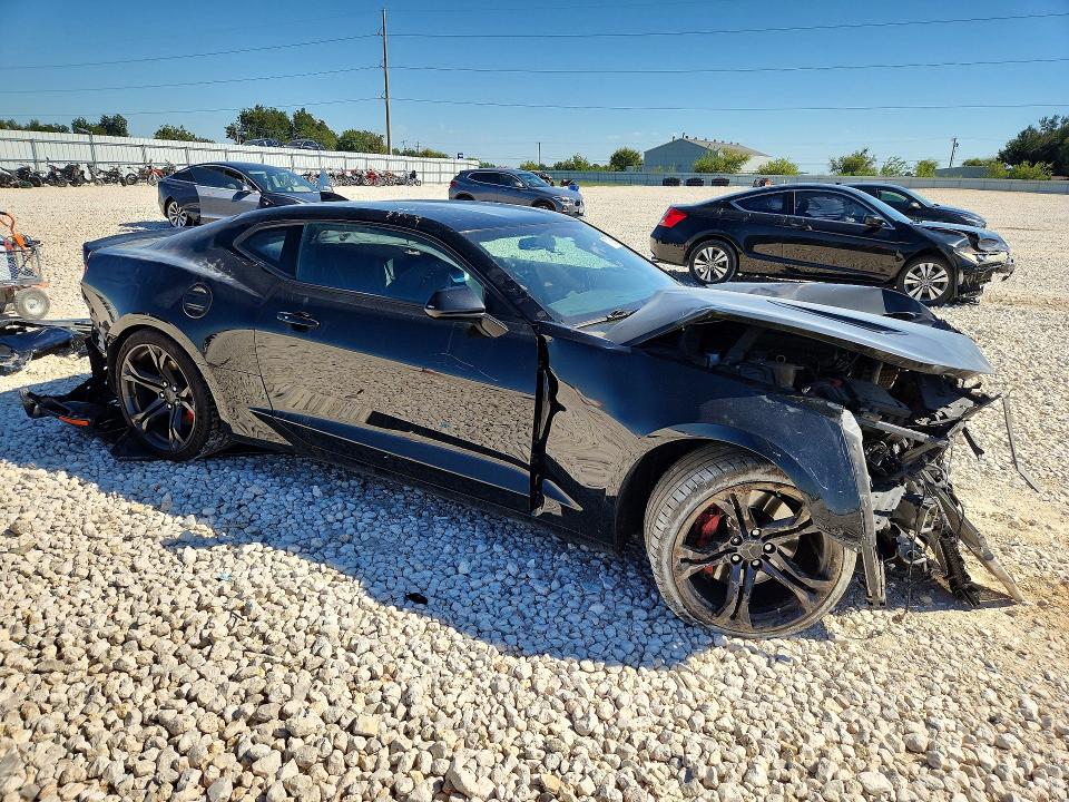 71761556 :رقم المزاد ، 1G1FE1R72J0183395 vin ، 2018 Chevrolet Camaro مزاد بيع