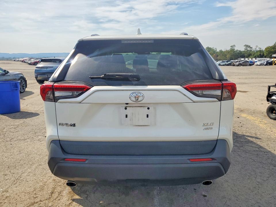 Продаж на аукціоні авто 2021 Toyota Rav4, vin: 2T3A1RFV3MW163235, номер лоту: 71141616