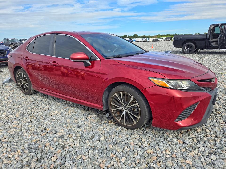 2018 Toyota Camry მანქანა იყიდება აუქციონზე, vin: 4T1B11HKXJU611077, აუქციონის ნომერი: 71059216
