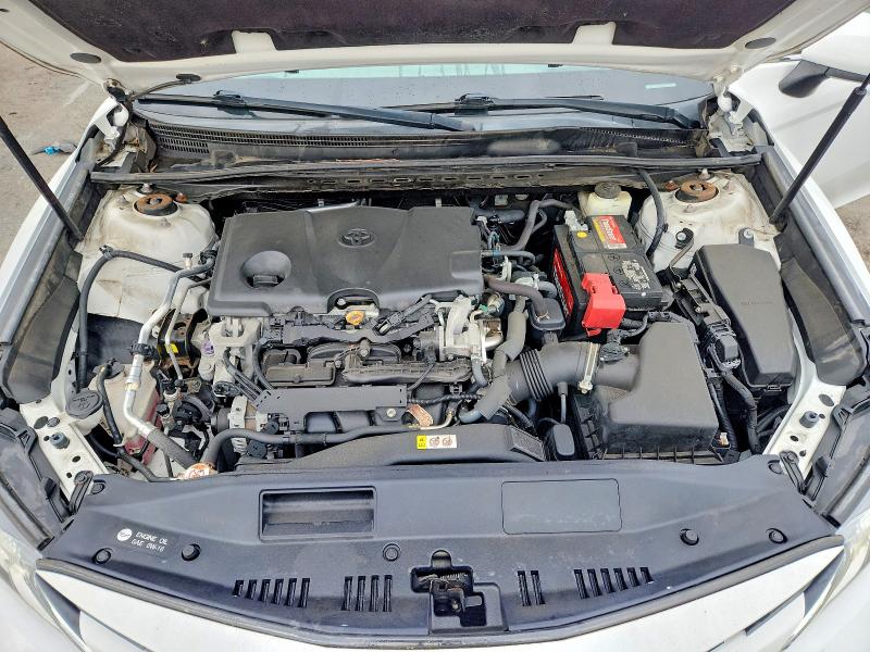 71402166 :رقم المزاد ، 4T1B11HK8JU570870 vin ، 2018 Toyota Camry مزاد بيع