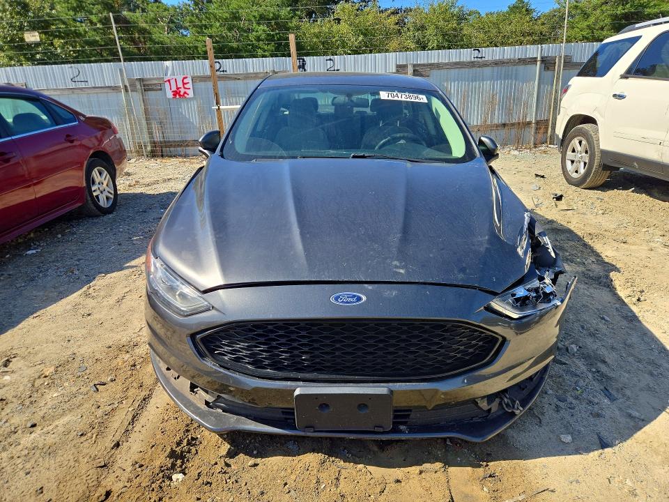 70473896 :رقم المزاد ، 3FA6P0UU6JR122243 vin ، 2018 Ford Fusion مزاد بيع