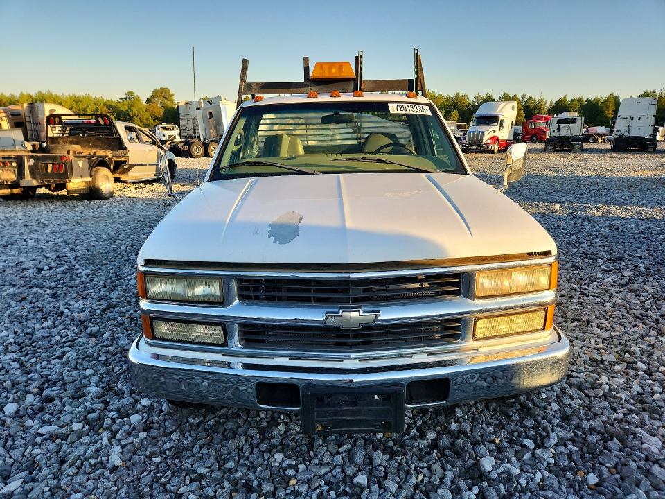 72013336 :رقم المزاد ، 1GBJC34F9YF422843 vin ، 2000 Chevrolet Gmt-400 مزاد بيع