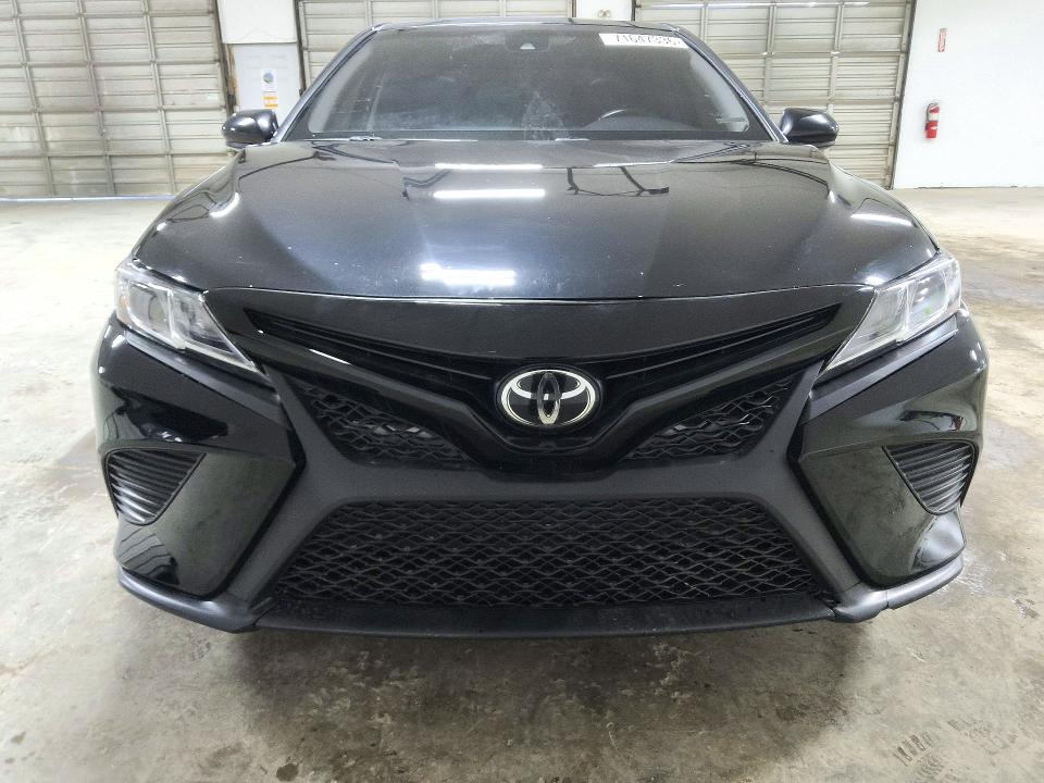 71647336 :رقم المزاد ، JTNB11HK7J3021277 vin ، 2018 Toyota Camry مزاد بيع